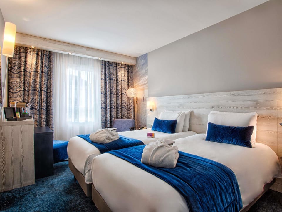 Privilege, Twin Room, 2 Twin Beds | Pillowtop beds, free minibar, in-room safe, desk