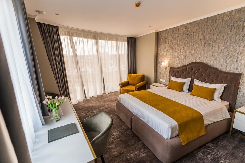 Deluxe Double Room (without balcony) | Premium bedding, minibar, in-room safe, desk