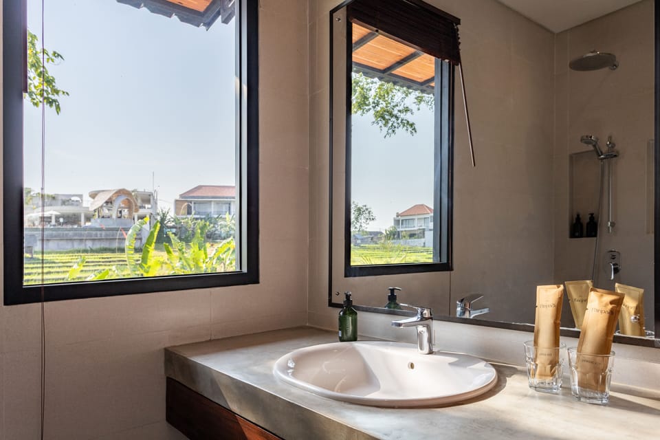 Deluxe Paripadi with Balcony | Bathroom | Shower, free toiletries, hair dryer, towels