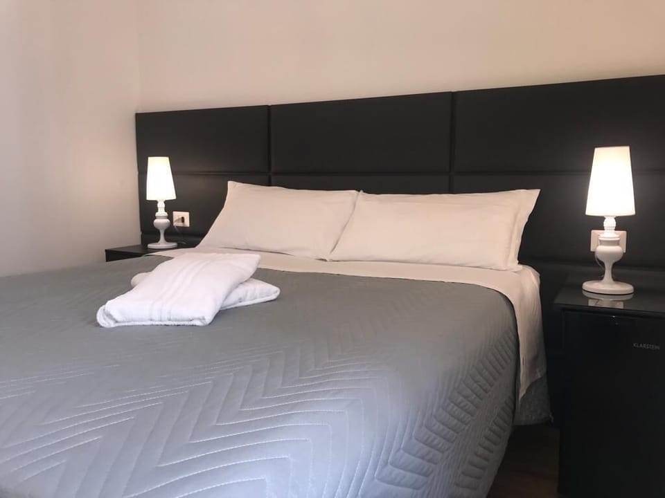 Comfort Double or Twin Room | Blackout drapes, iron/ironing board, free WiFi