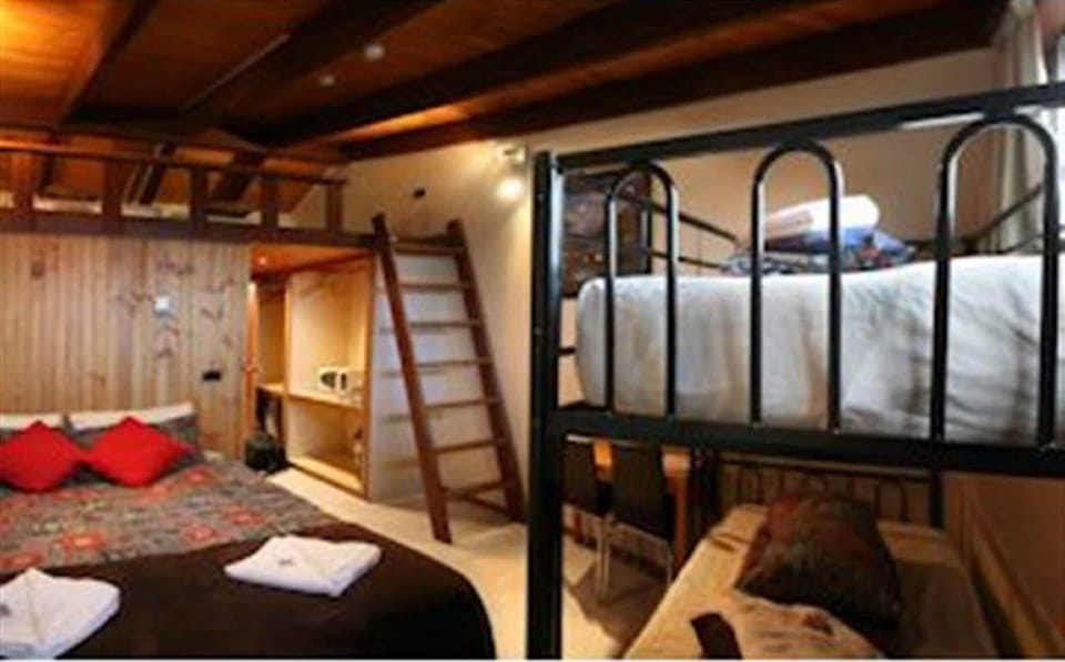 Mezzanine Suite | Desk, bed sheets