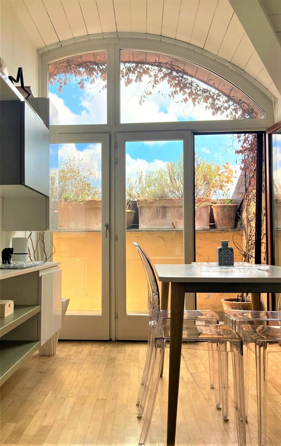 Basic Apartment | Living area