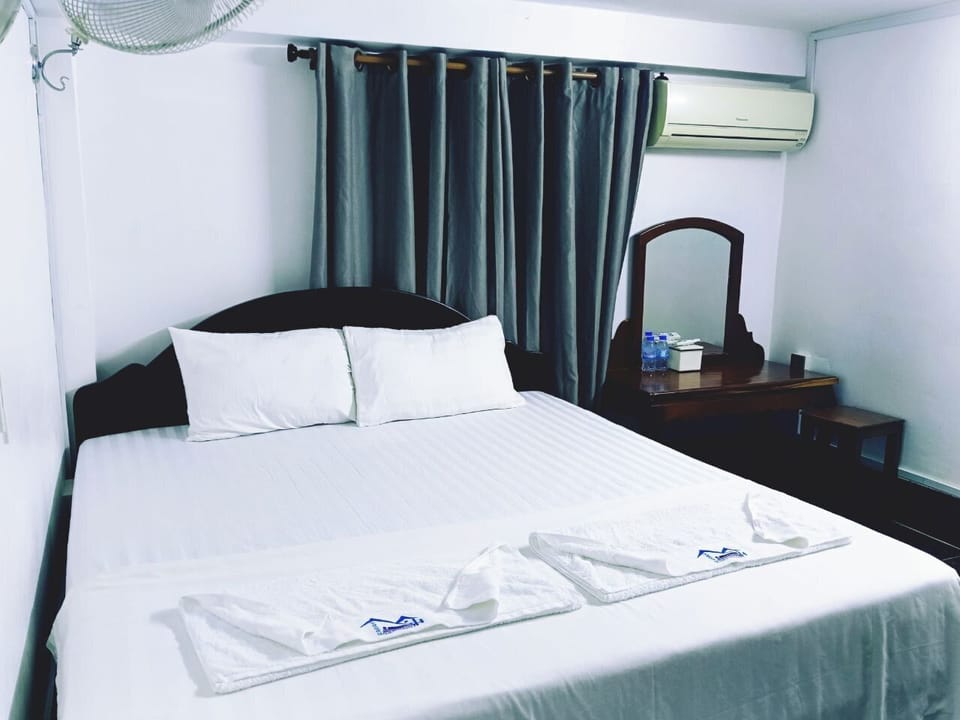 Deluxe Double Room | Desk, free WiFi, bed sheets
