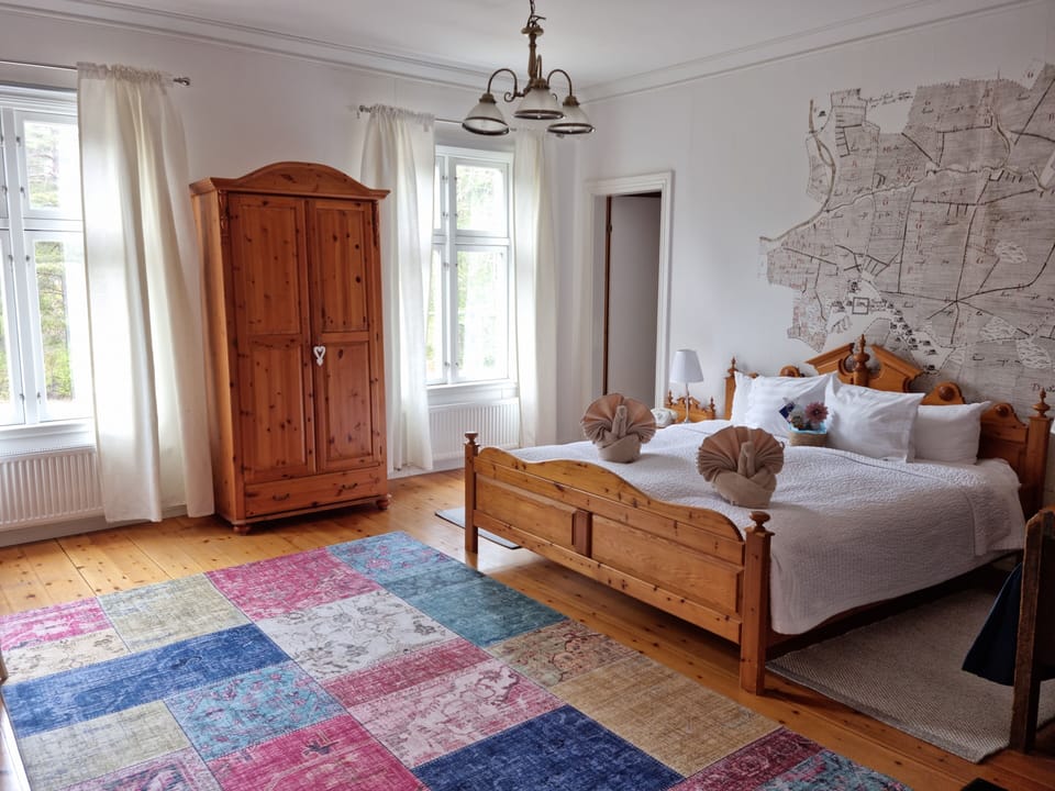 Family Suite, 1 Bedroom, Garden View | Free WiFi, bed sheets