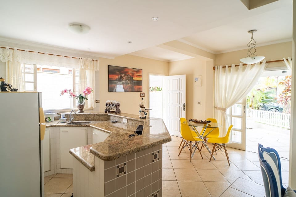 Chalet | Private kitchen | Fridge, microwave, oven, cookware/dishes/utensils