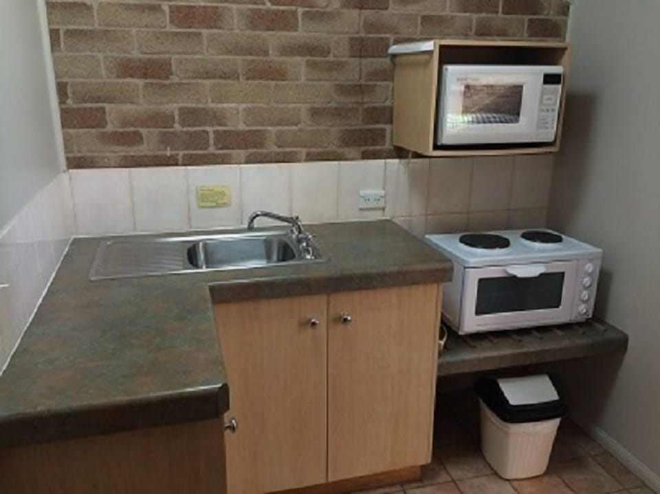 Coffee/tea maker, fridge, microwave, electric kettle