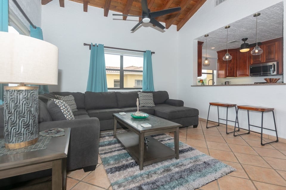 Condo, 2 Bedrooms | Living area
