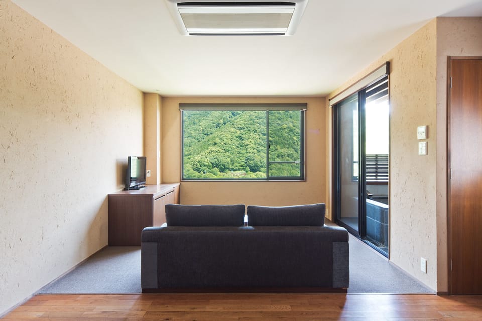 [Adult Only] Luxury Tower Twin Room with Open-air Bath Non-smoking | In-room safe, soundproofing, free WiFi, bed sheets