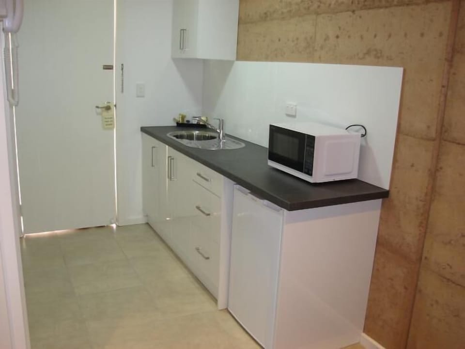 Standard Room | Private kitchenette | Fridge, microwave, coffee/tea maker, electric kettle