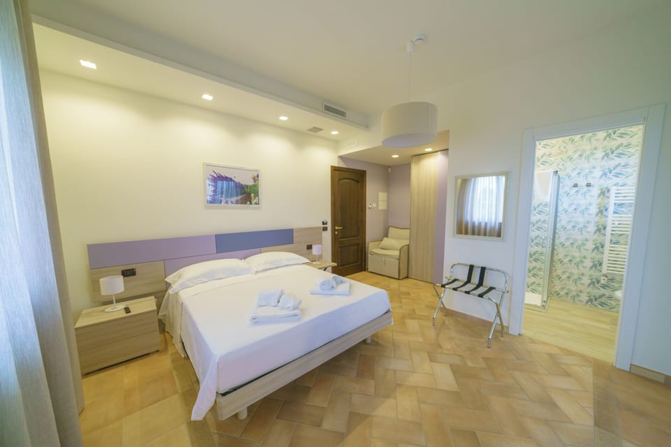 Camera Matrimoniale Deluxe con balcone, vista mare | Premium bedding, down comforters, memory foam beds, in-room safe