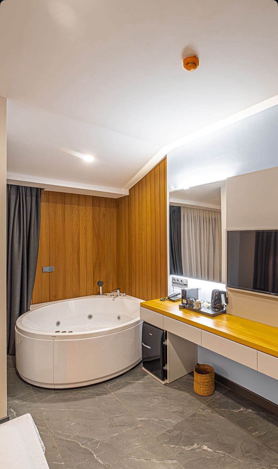 Premium Studio Suite, Pool View | Premium bedding, minibar, in-room safe, individually decorated