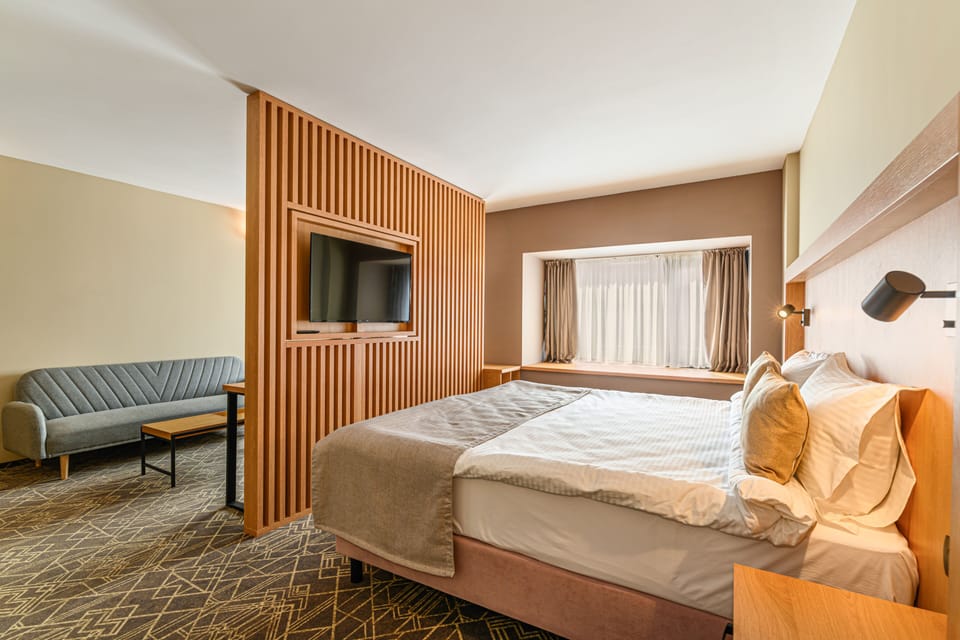 Premium Studio | Desk, free WiFi, bed sheets
