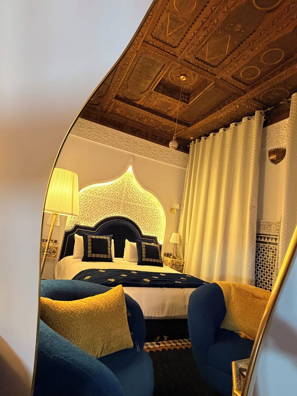 Deluxe Suite, 1 Bedroom, Non Smoking, Courtyard View | 4 bedrooms, laptop workspace, soundproofing, WiFi (free)