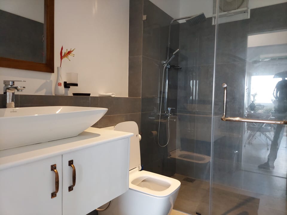 Ocean Breeze Residence Apartment in Negombo