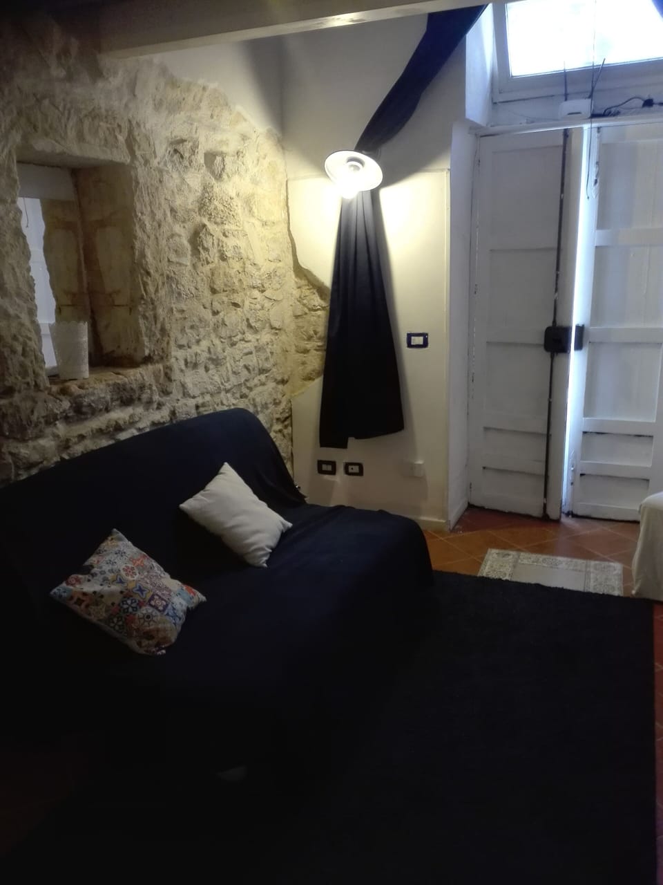 Luxury Studio Suite, 1 Bedroom, Hot Tub, Annex Building | Living room | LED TV