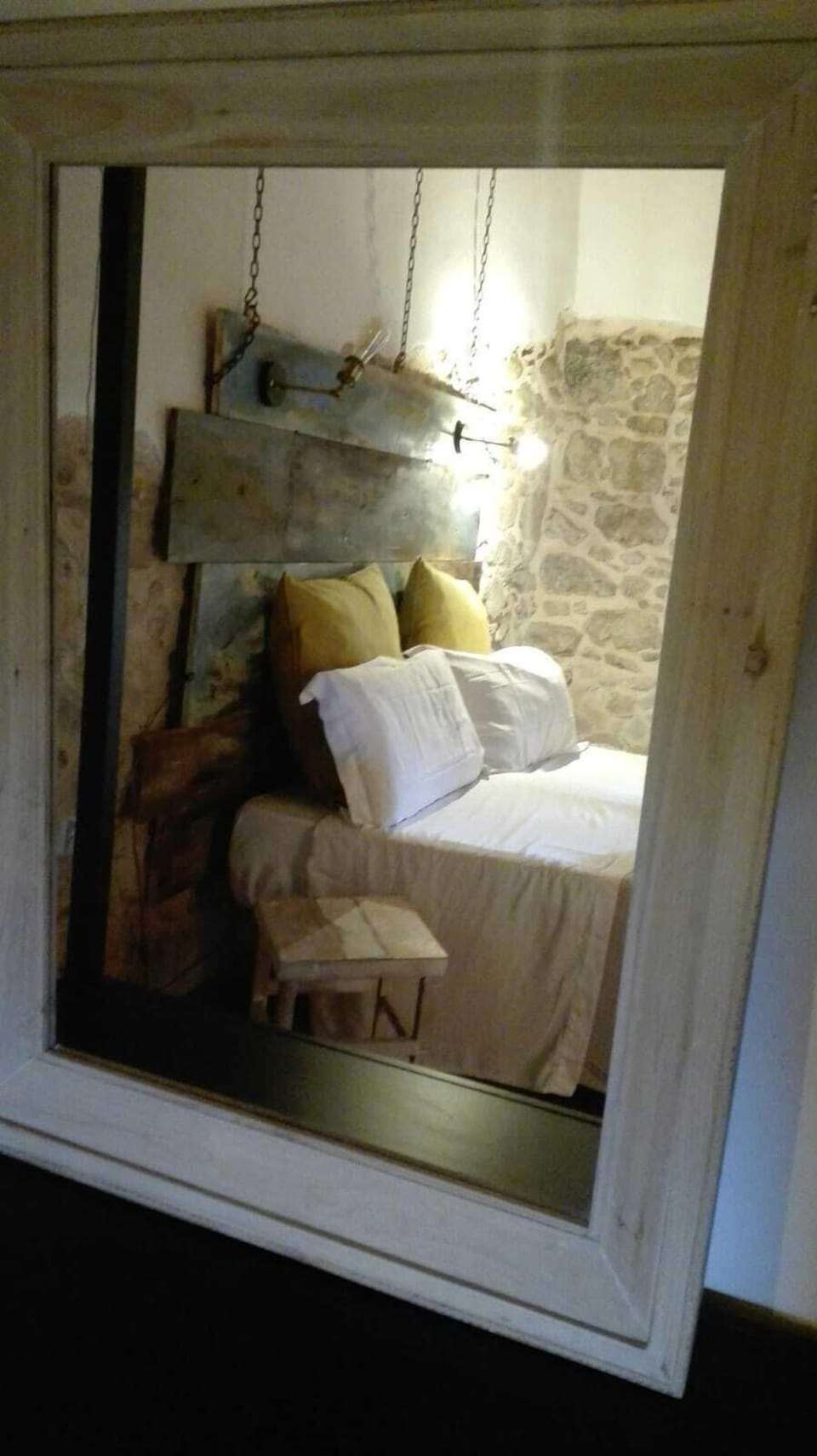 Traditional House, 1 King Bed, Hot Tub, Hill View | Premium bedding, down comforters, memory foam beds, minibar