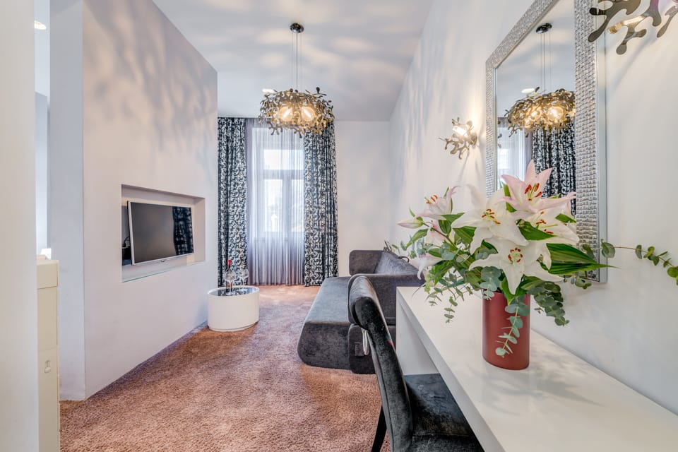 Deluxe Double Room &amp; Extra Sofa Bed, City View | Premium bedding, Select Comfort beds, in-room safe, desk