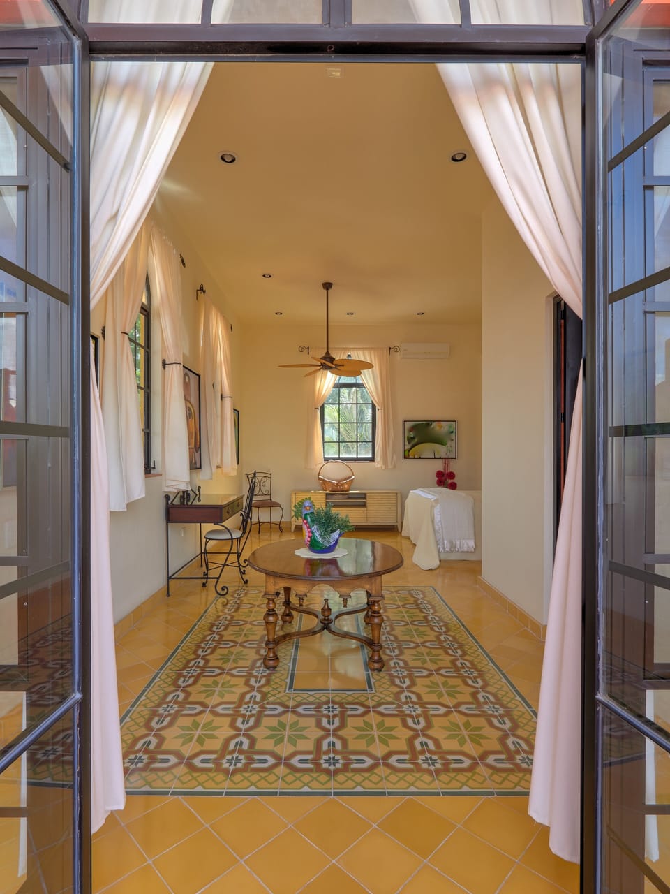 Premium Room, 1 Queen Bed, Balcony, City View | Egyptian cotton sheets, premium bedding, in-room safe, desk
