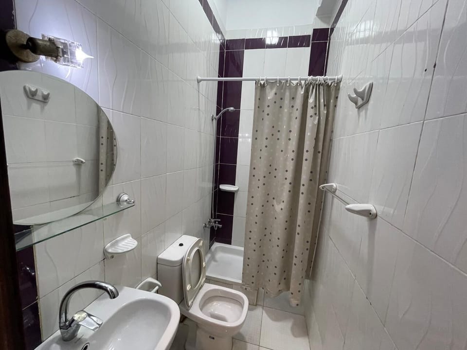 Separate tub and shower, towels