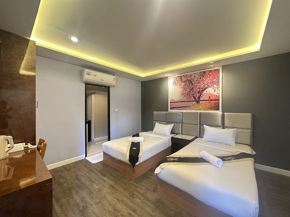 Standard Room, 1 Bedroom | In-room safe, desk, blackout drapes, free WiFi