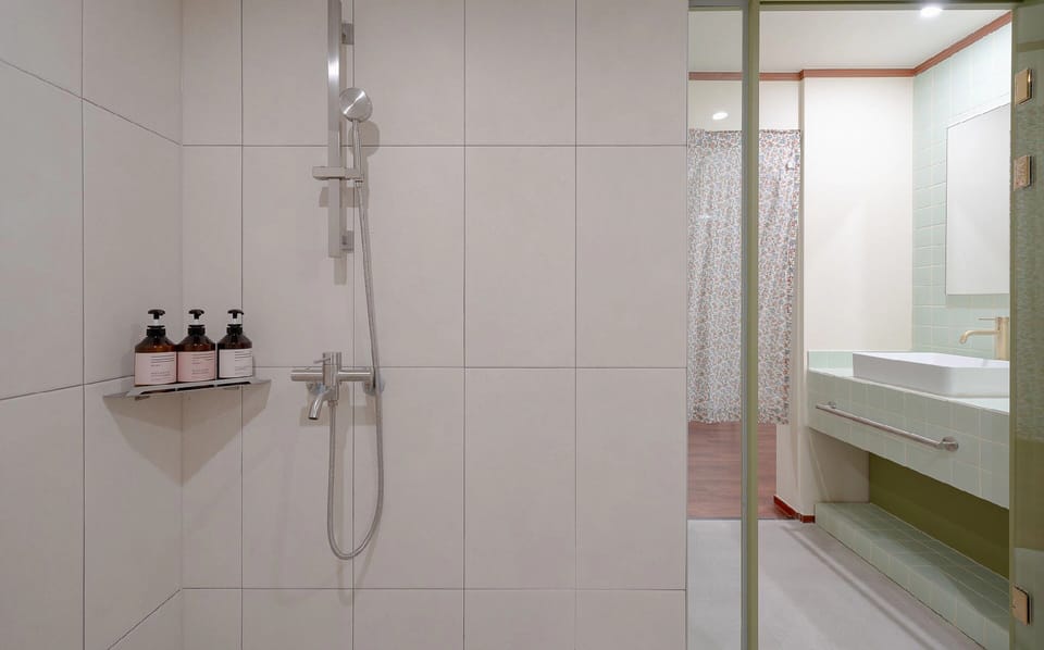 Movie | Bathroom | Hair dryer, slippers, bidet, towels