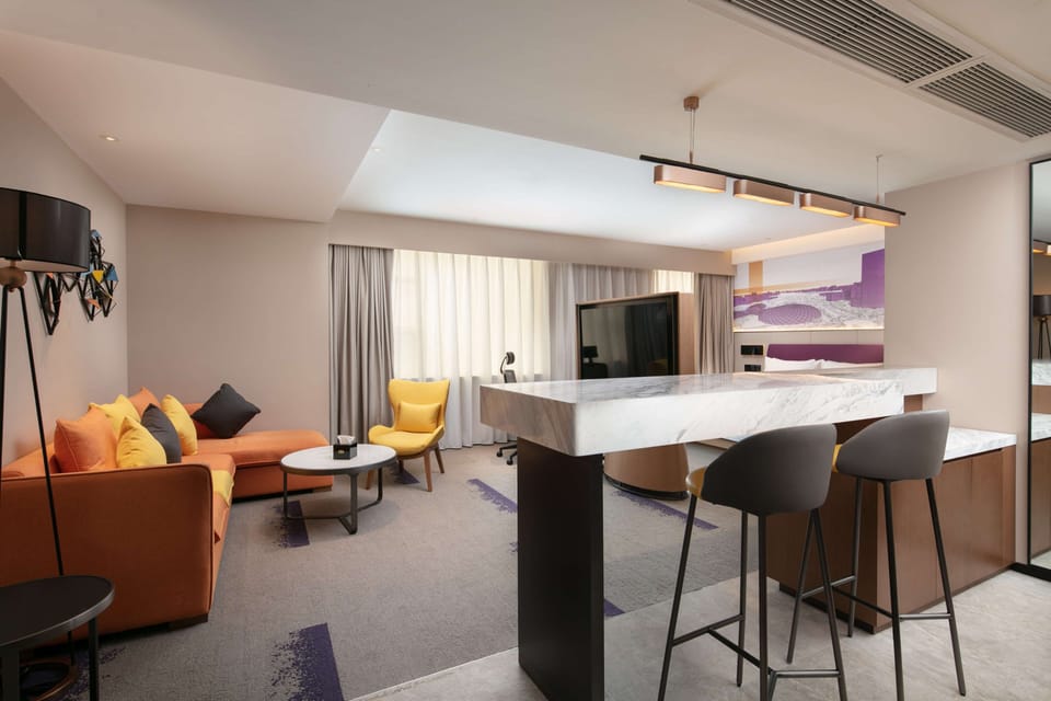 Business Suite | Premium bedding, minibar, in-room safe, desk