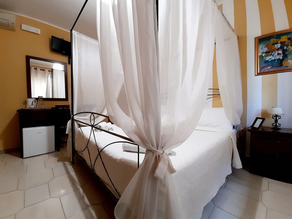 Romantic Double Room | Premium bedding, in-room safe, desk, blackout drapes