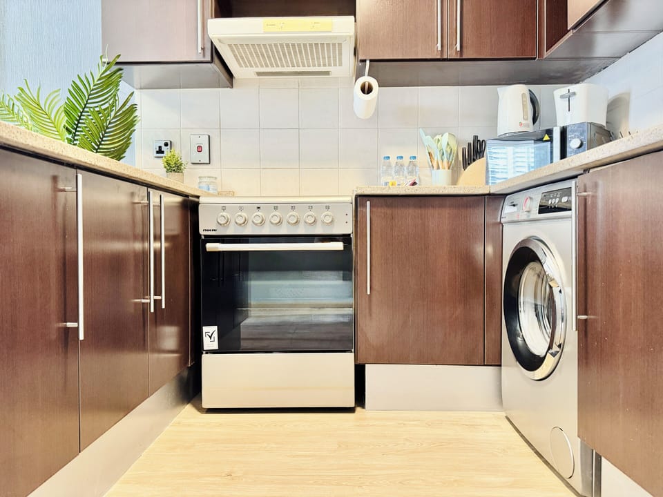 Deluxe Studio | Private kitchen | Full-size fridge, microwave, oven, stovetop
