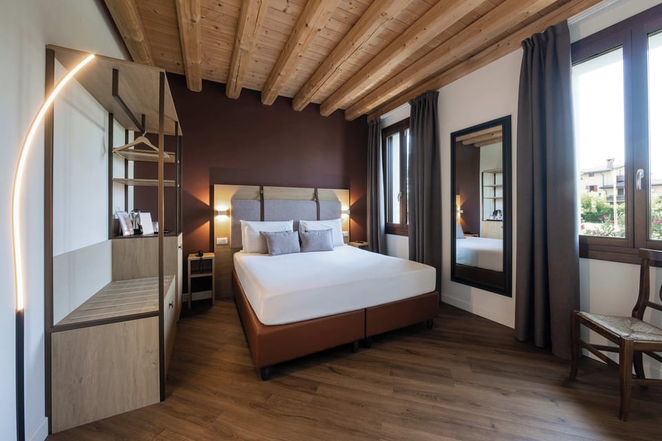 Deluxe Double Room, 1 King Bed (King Deluxe) | Desk, laptop workspace, blackout drapes, soundproofing