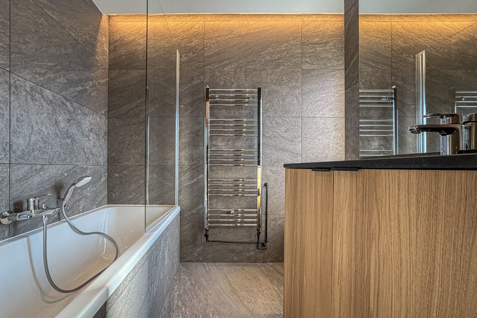 Comfort Twin Room | Bathroom | Free toiletries, hair dryer, towels