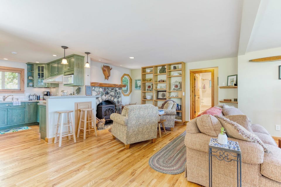 House (2 Bedrooms) | Interior
