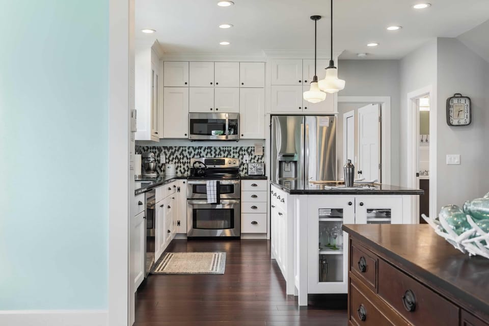 House (2 Bedrooms) | Private kitchen | Fridge, microwave, oven, stovetop
