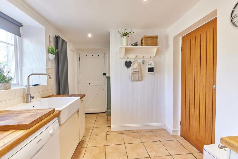 Host Stay Waterleap Cottage House in England