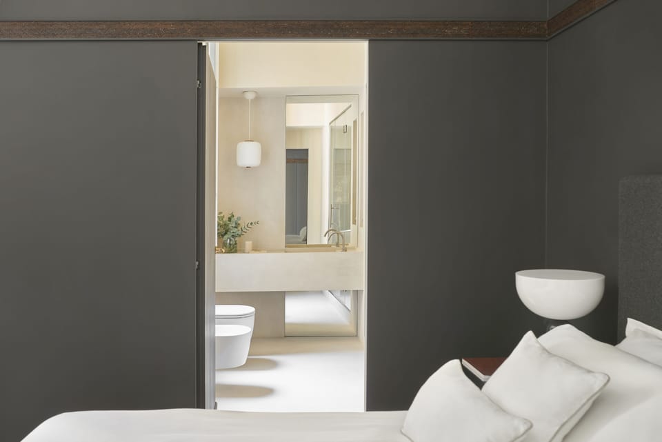 Deluxe Double or Twin Room | Hypo-allergenic bedding, down comforters, pillowtop beds, in-room safe