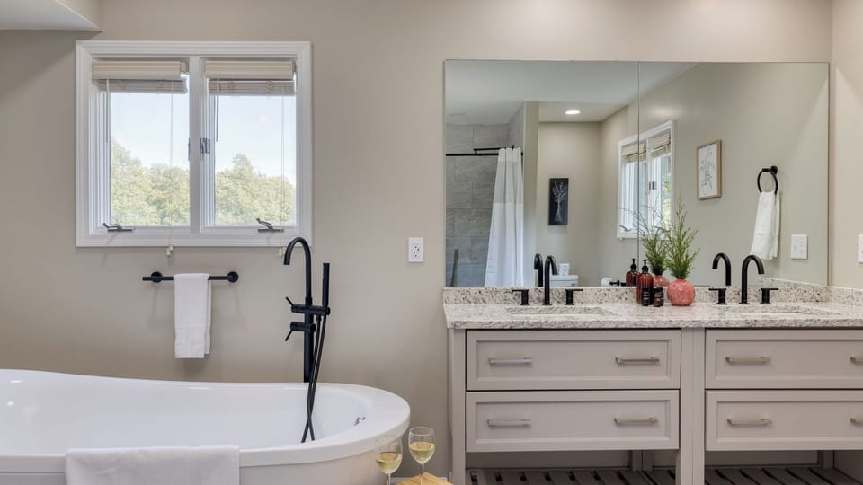 Amber Refresh by Avantstay Pool and Hot Tub Cottage in Tennessee