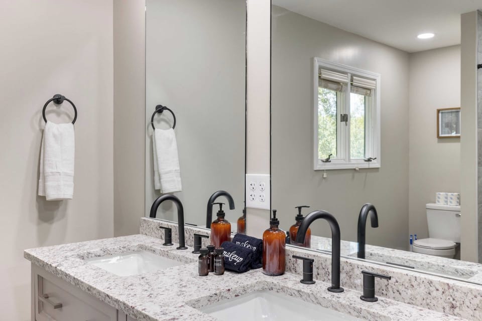 Amber Refresh by Avantstay Pool and Hot Tub Cottage in Tennessee