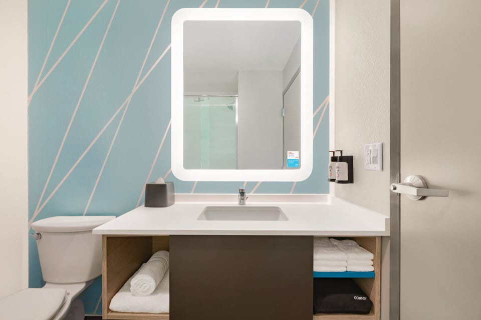 Rainfall showerhead, hair dryer, towels, soap