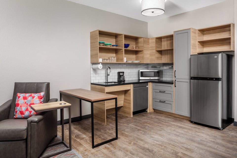 Room, 1 Bedroom, Roll-in Shower (Mobility Accessible) | Desk, free WiFi, bed sheets