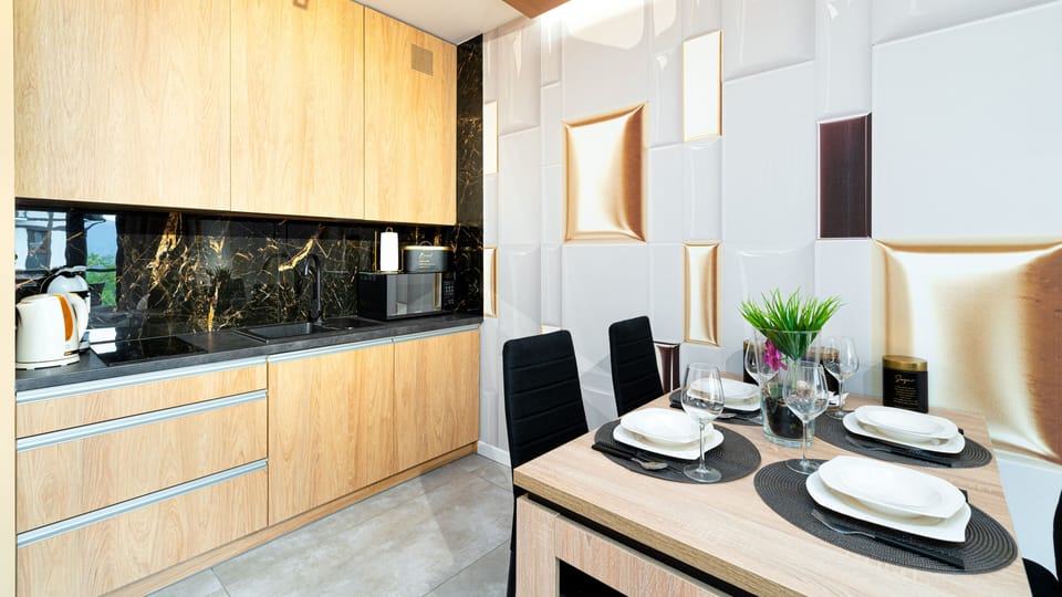 Studio Suite (4) | Private kitchenette | Fridge, microwave, stovetop, electric kettle
