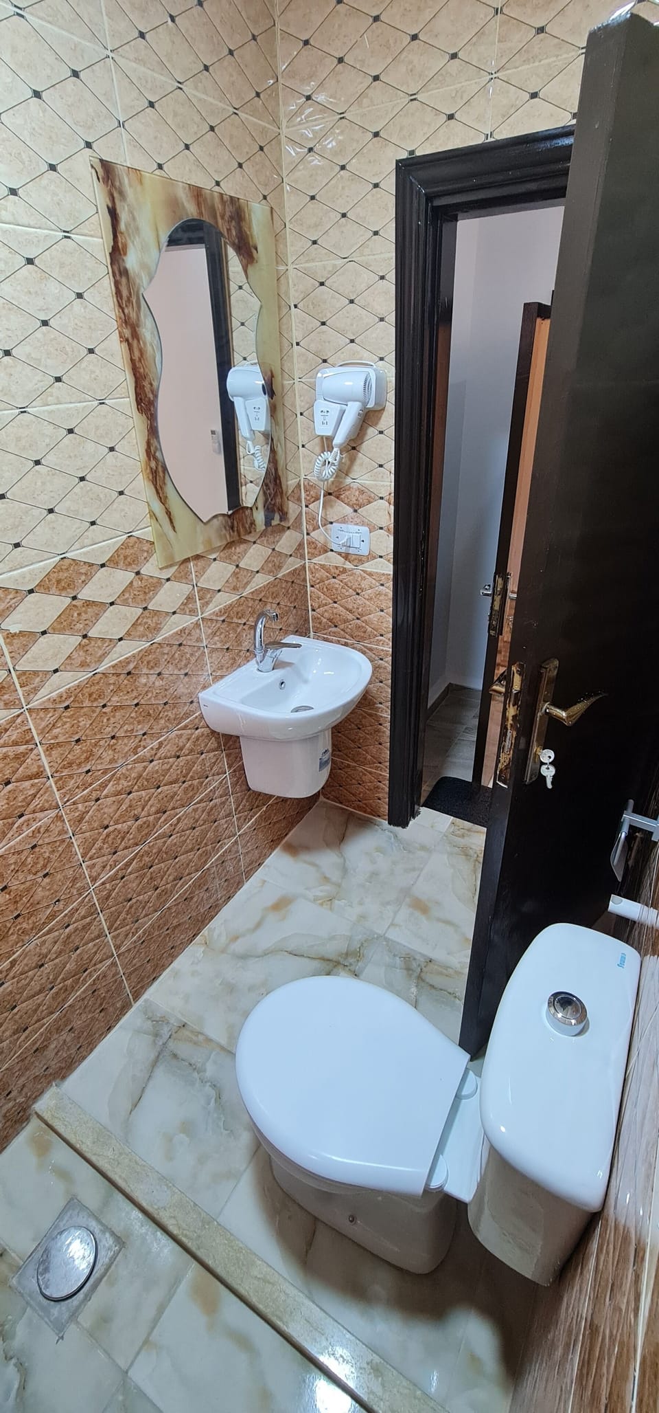 Twin Room | Bathroom | Slippers
