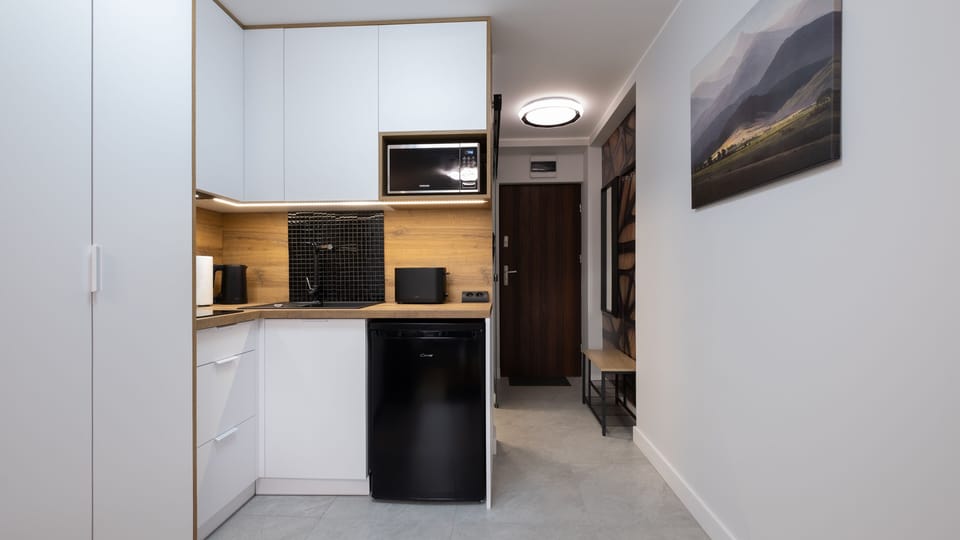 Studio Suite (37) | Private kitchenette | Electric kettle