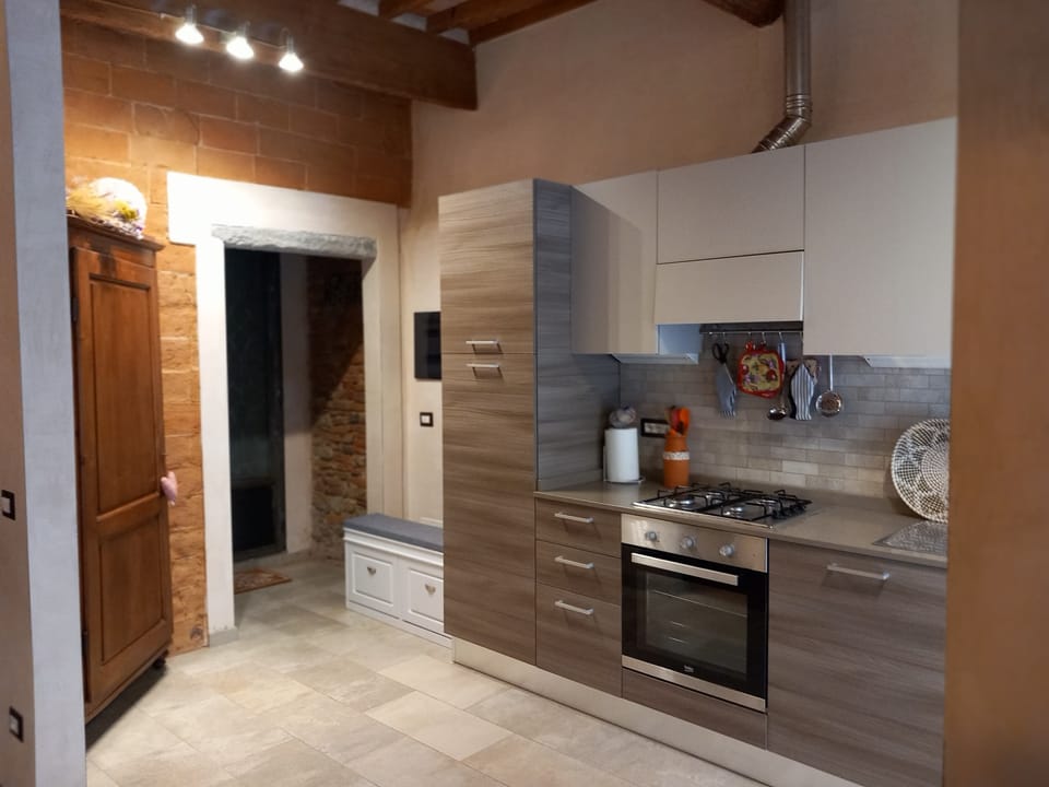 Apartment, 1 Bedroom, City View | Dining