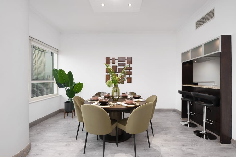 Deluxe Apartment, 2 Bedrooms | Dining room
