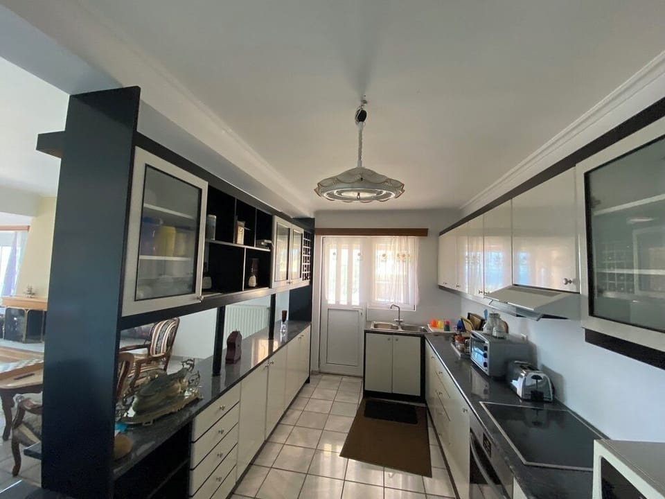 House, 3 Bedrooms, Balcony, Garden View | Private kitchen