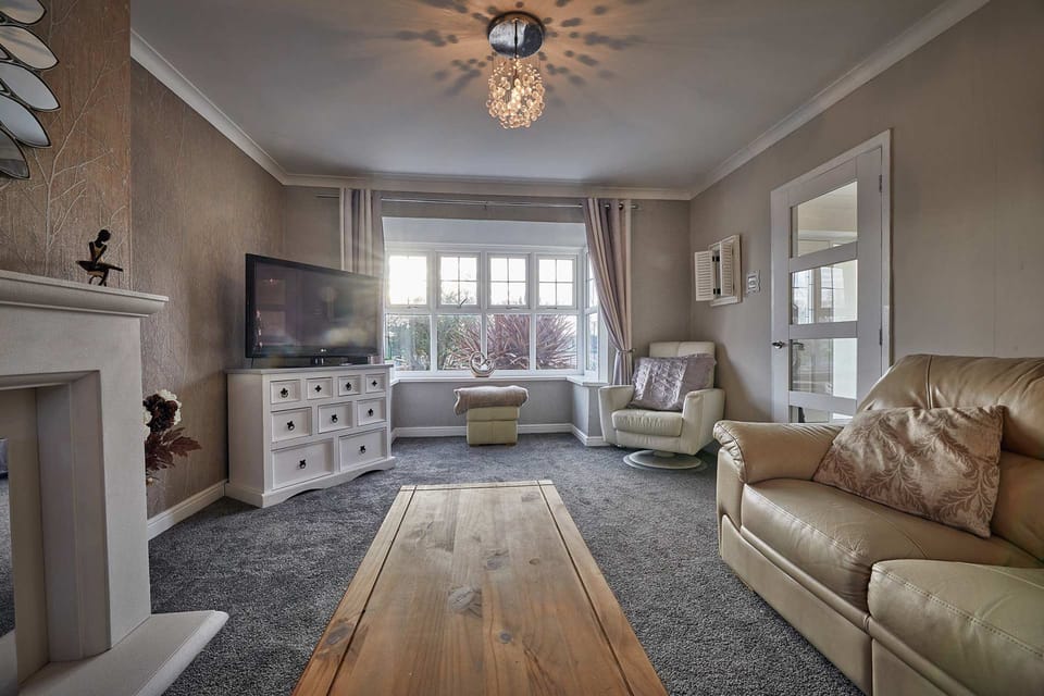 House | 4 bedrooms, desk, Internet