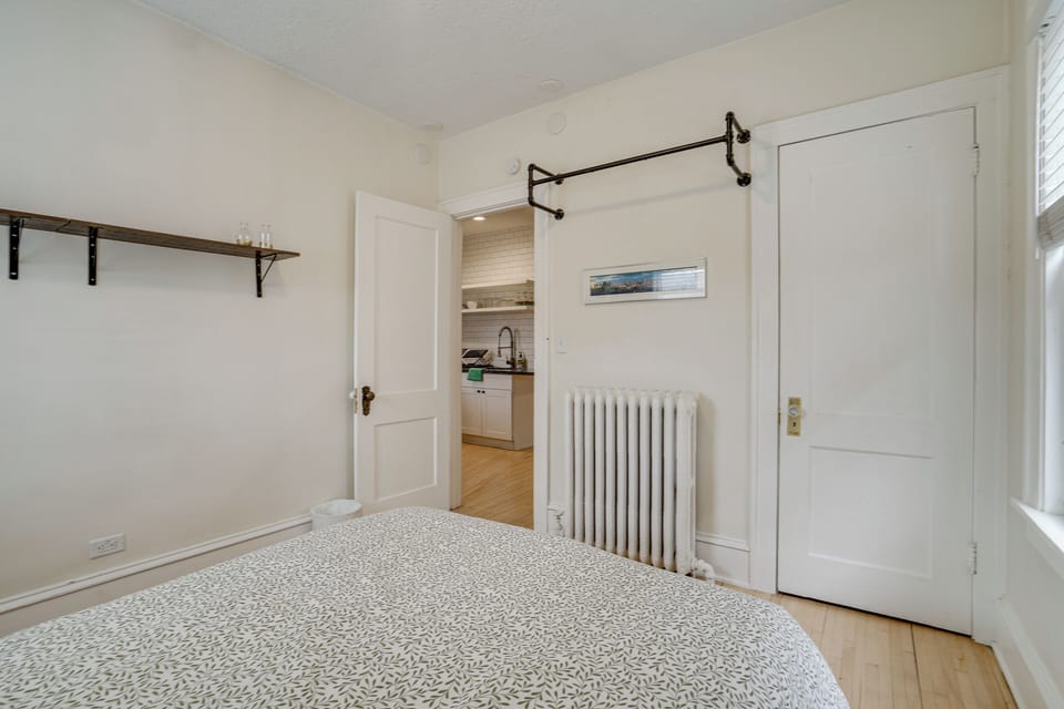 Bright Minneapolis Apartment - 1 Mi to Downtown! Apartment in Minneapolis