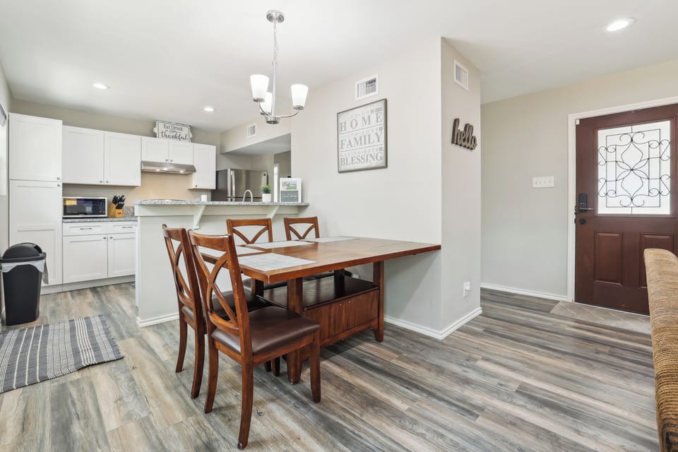 House (3 Bedrooms) | Interior