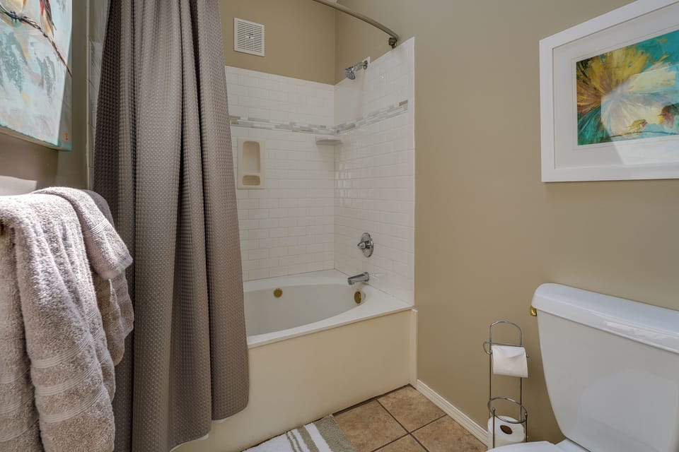 Branson Vacation Rental w/ Pools & Hot Tub! Apartment in Branson