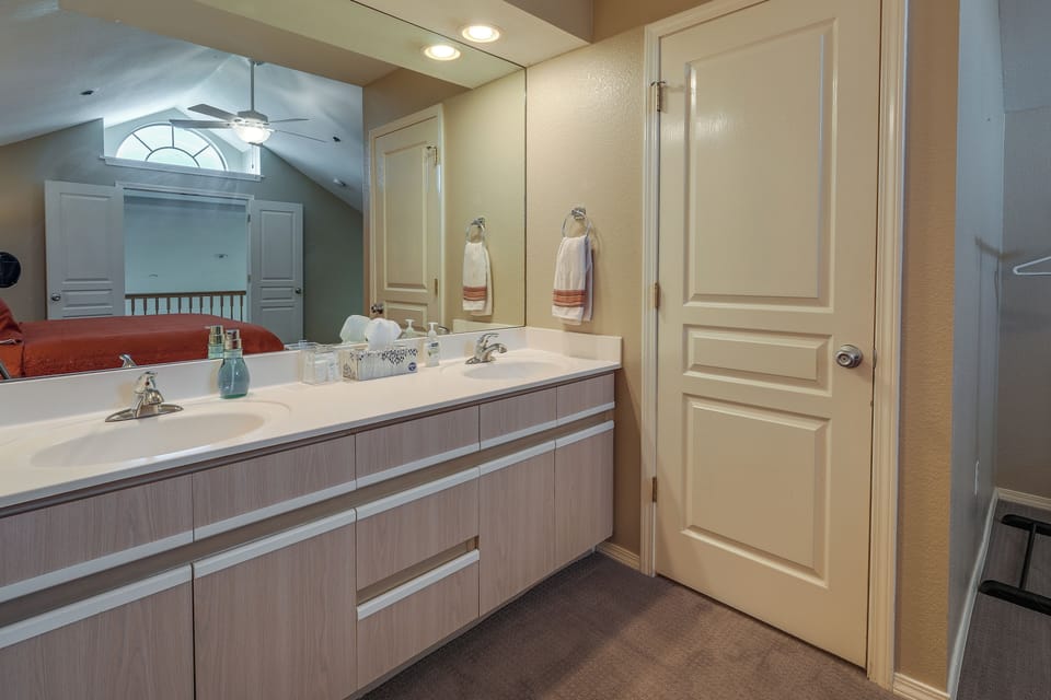 Branson Vacation Rental w/ Pools & Hot Tub! Apartment in Branson