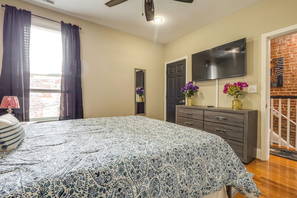 2 Mi to National Mall: Wfh-friendly DC Townhome Apartment in District of Columbia